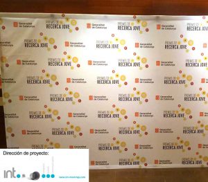 Photocall impreso a color sobre lona blanca